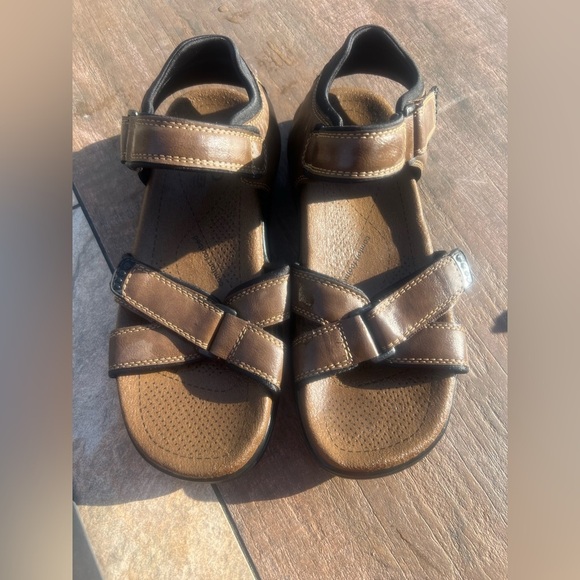 Izod men’s brown sandals, size 10 medium Velcro staps very good condition - Picture 5 of 7
